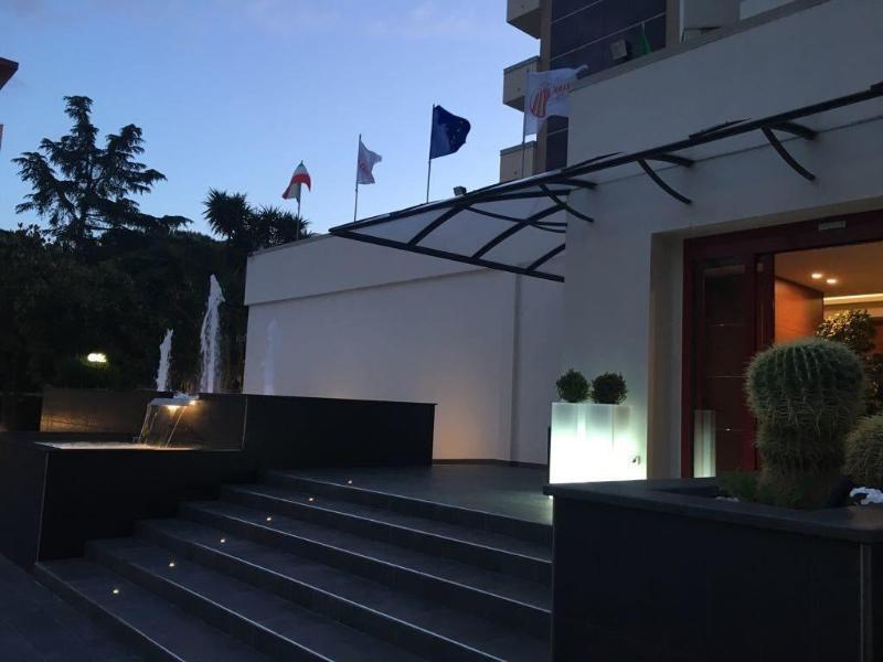 Domus Grand Hotel Ренде Екстериор снимка