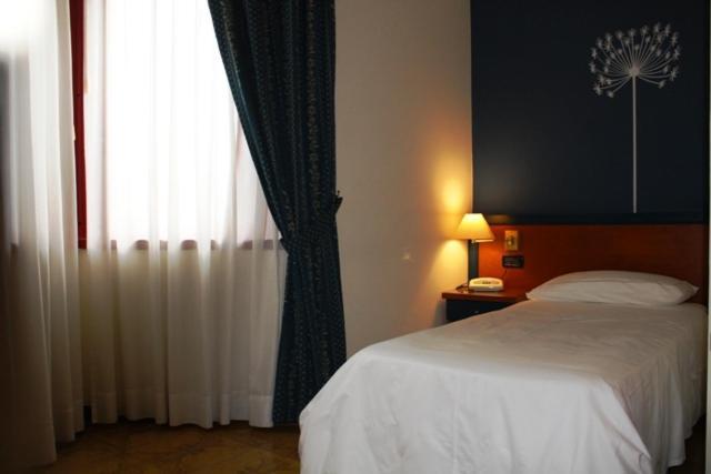 Domus Grand Hotel Ренде Екстериор снимка