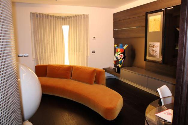 Domus Grand Hotel Ренде Екстериор снимка