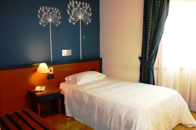 Domus Grand Hotel Ренде Екстериор снимка