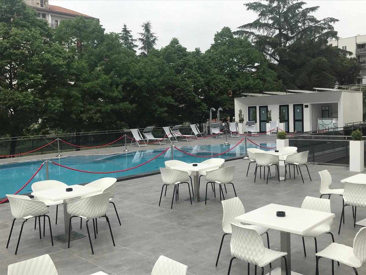 Domus Grand Hotel Ренде Екстериор снимка